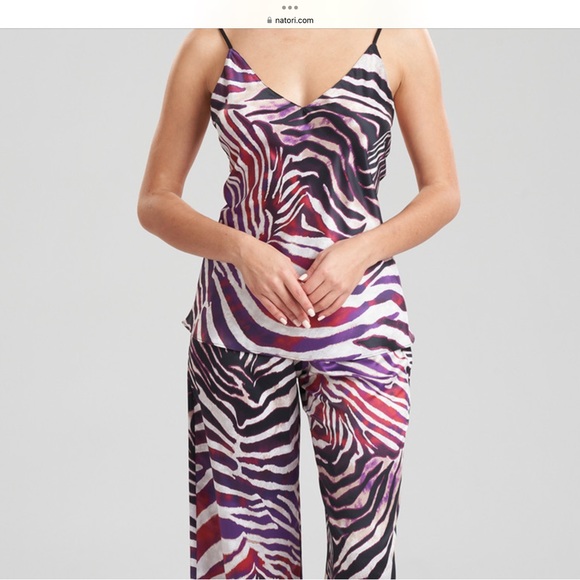 Kuma Robe & 2pc Pjs. - Picture 4 of 11